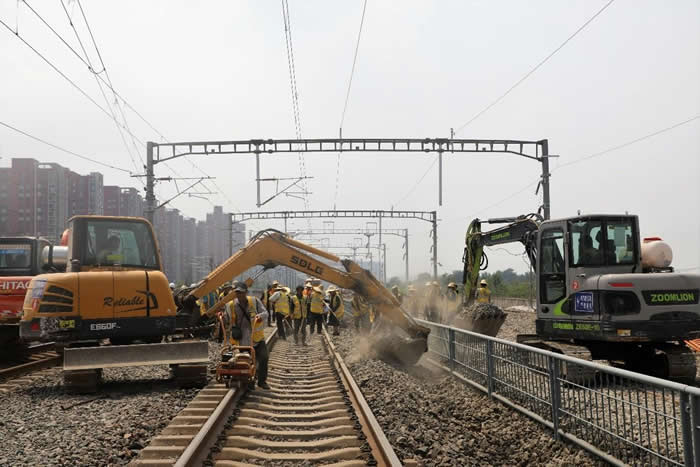 京唐铁路唐山站改造项目完成重点线路拨接施工，年底通车3.jpeg