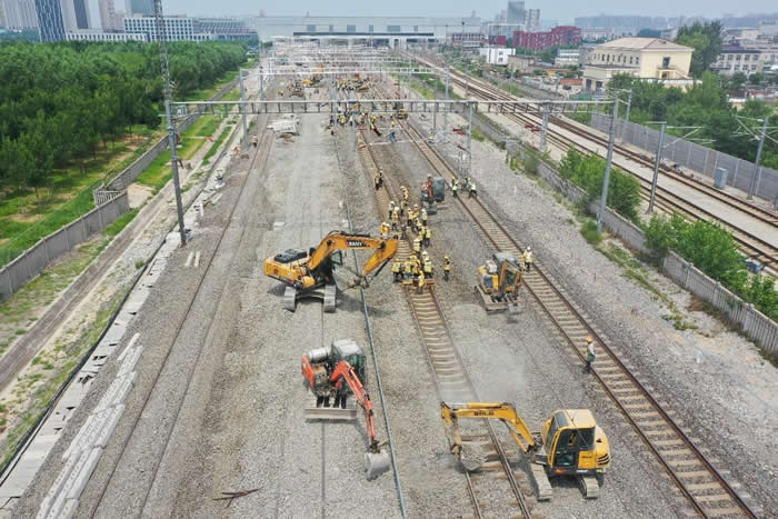 京唐铁路唐山站改造项目完成重点线路拨接施工，年底通车4.jpeg