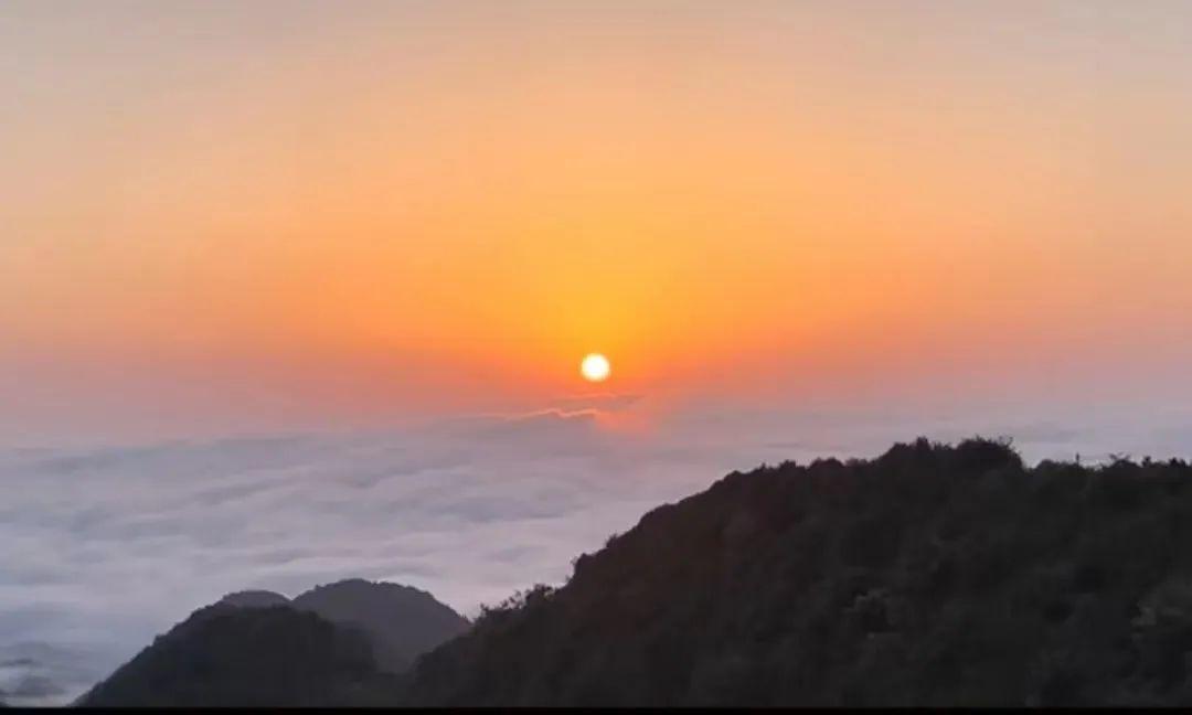 一起看看遵化山巅美景10.jpg