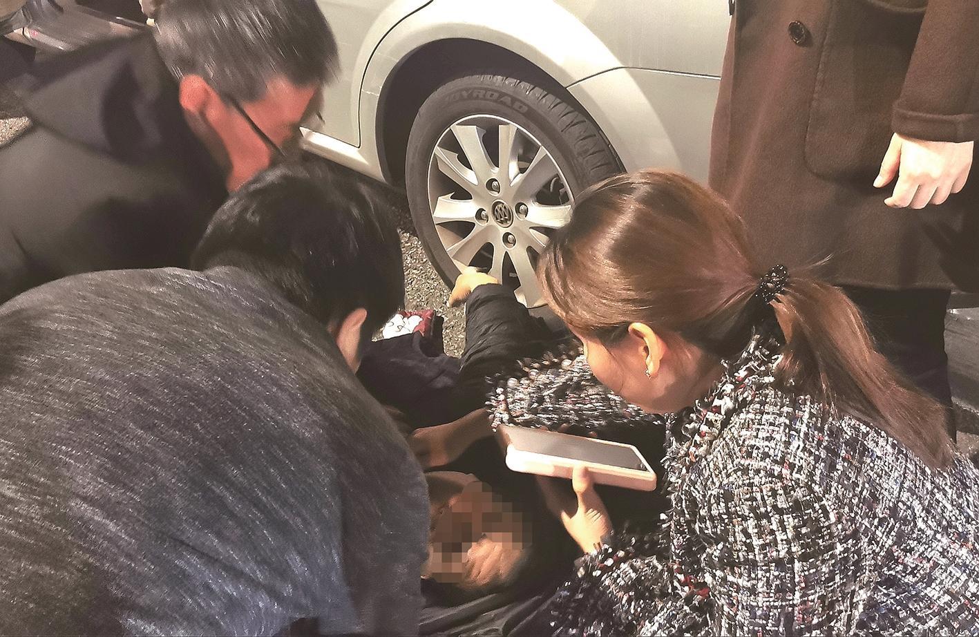 唐山街头这场“紧急救援”奏响大爱赞歌.jpg