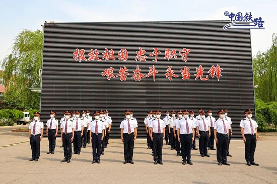 集中亮相4.jpg
