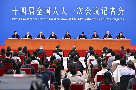 李强谈新一届政府施政目标和工作重点1.jpg