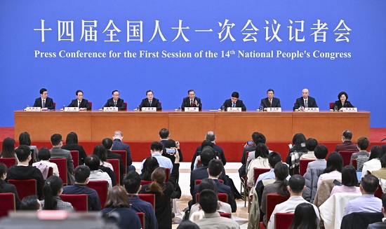 李强总理出席记者会并回答中外记者提问2.jpg