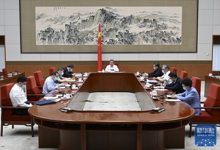 李强主持国务院第二次专题学习.jpg
