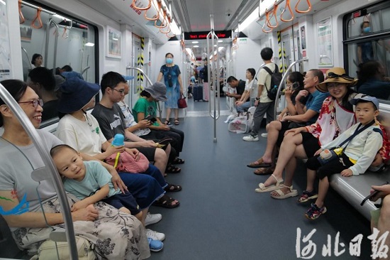 “唐山造”智能地铁列车助力福建省首条全自动地铁线路开通运营2.jpeg