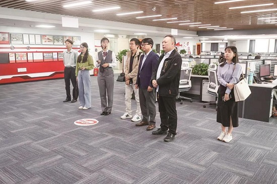 听得见的微笑！走近唐山12345政务服务便民热线5.jpg
