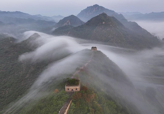 唐山：长城云雾缥缈景如画2.jpg