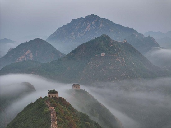唐山：长城云雾缥缈景如画3.jpg