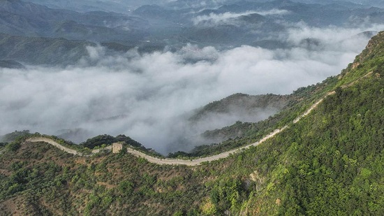 唐山：长城云雾缥缈景如画4.jpg
