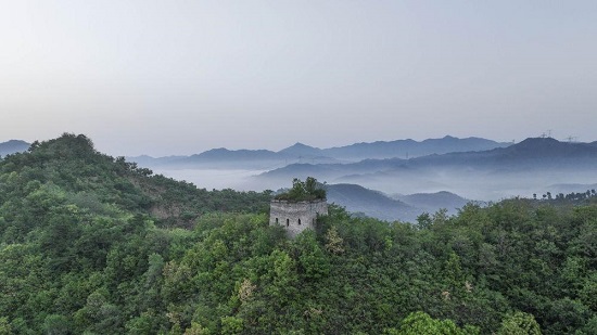 唐山：长城云雾缥缈景如画5.jpg