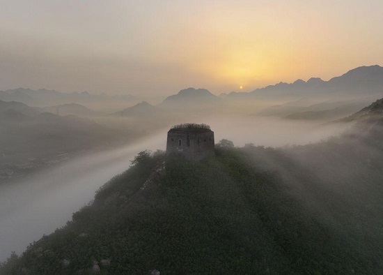 唐山：长城云雾缥缈景如画6.jpg
