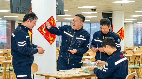 新春走基层｜在“智慧”港口 遇见繁忙新春3.jpg