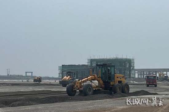 唐山港：项目加速跑 向绿踏浪行1.jpg