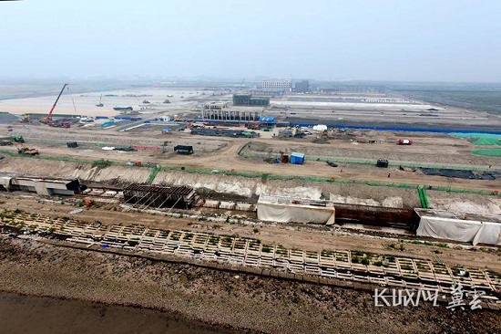 唐山港：项目加速跑 向绿踏浪行2.jpg