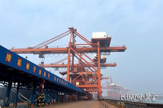 唐山港：项目加速跑 向绿踏浪行4.jpg