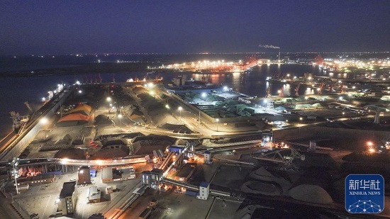 唐山：煤炭码头冬日忙 图片3.jpg