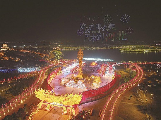 2025唐山南湖春节灯会璀璨启幕 图片1.jpg
