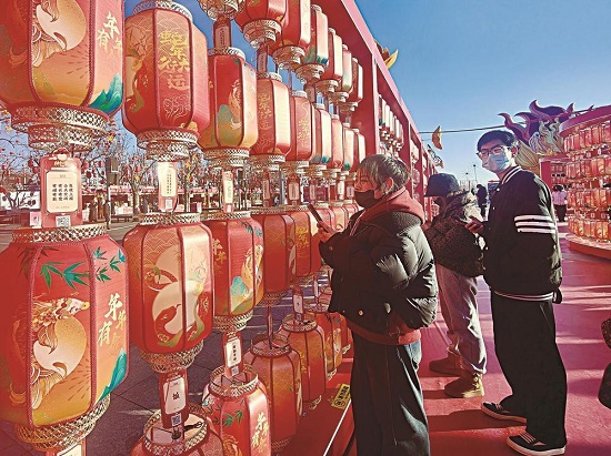 唐山南湖春节灯会：花灯如炬亮佳节 图片.jpg