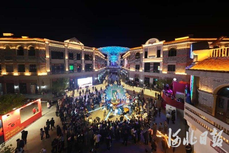 新地标以夜兴城，新场景爆火端午！假期第二天10万游客畅游唐山路南建国里1.jpeg