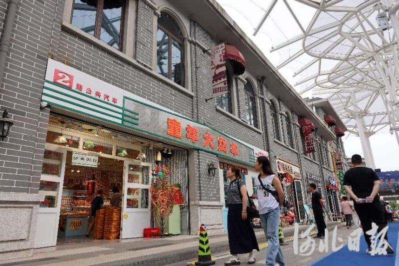 新地标以夜兴城，新场景爆火端午！假期第二天10万游客畅游唐山路南建国里3.jpeg