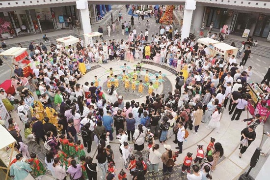 建国里商业街双节联动吸引游客超10万人次