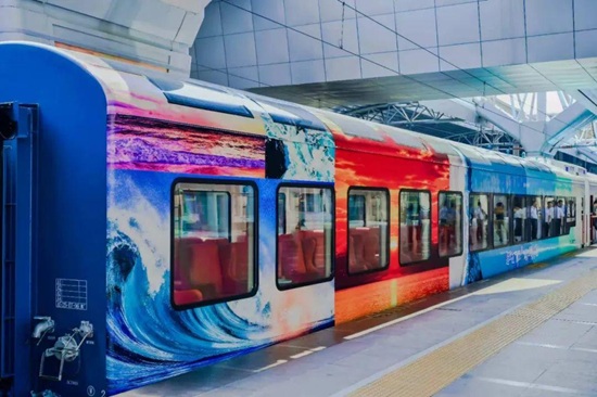 “唐车造”!京津冀首列全景观光旅游列车在京首发2.jpg “唐车造”!京津冀首列全景观光旅游列车在京首发2.jpg