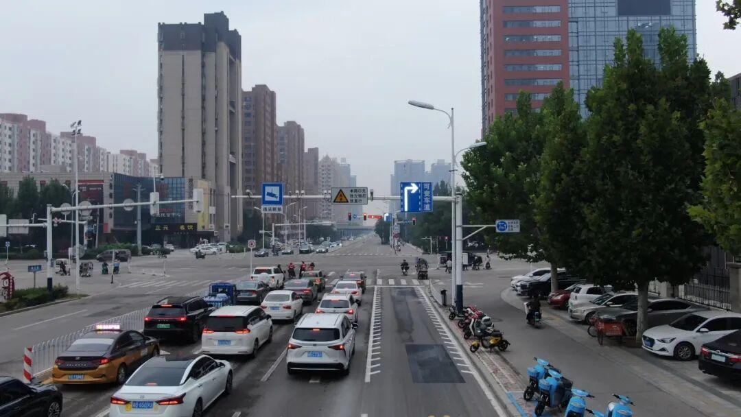 唐山市区9个路口增设“直右可变车道”7.jpg 唐山市区9个路口增设“直右可变车道”7.jpg