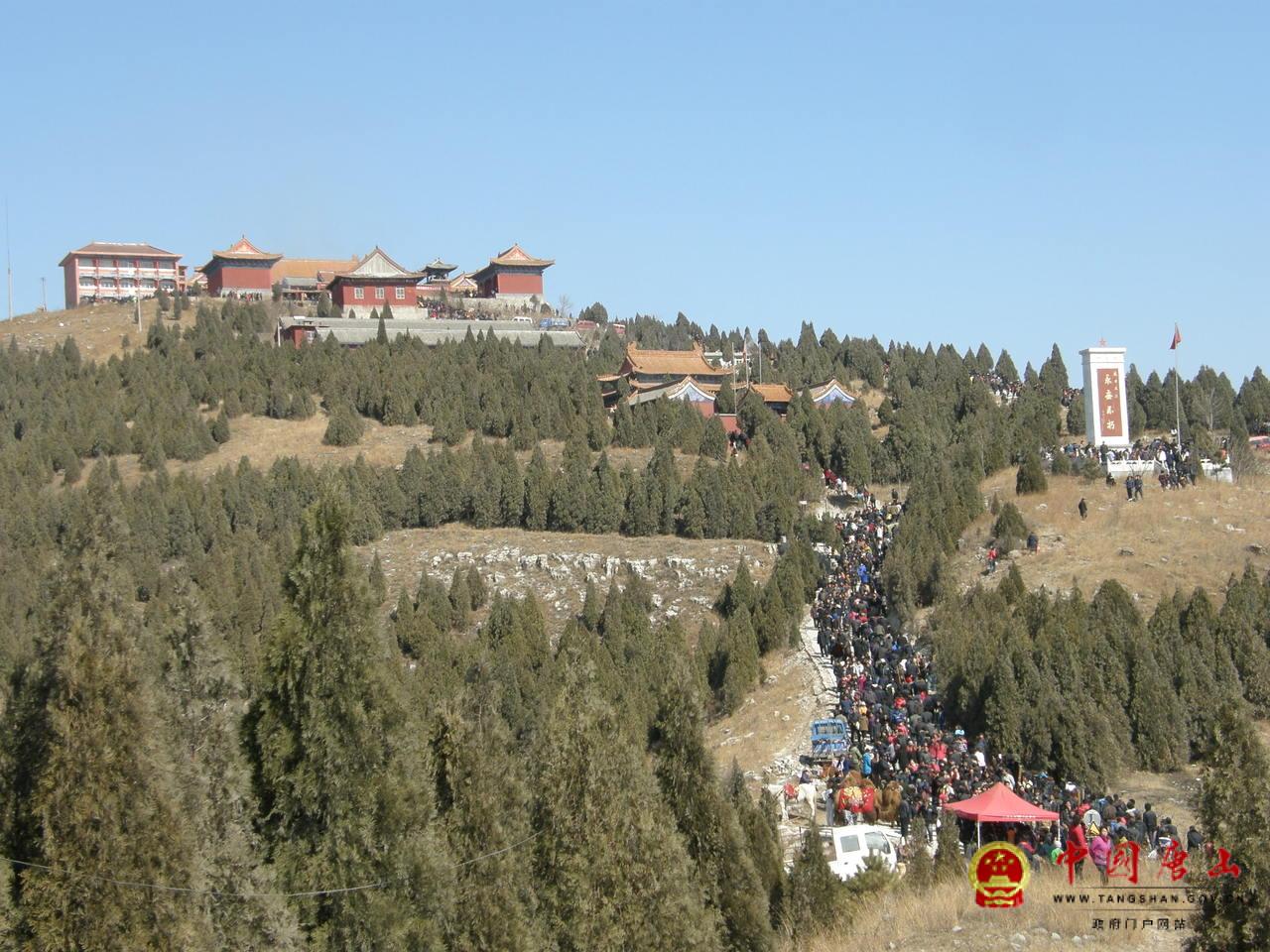 乡卧龙山景区位于遵化市娘娘庄乡下峪村境内,是国家批准的aa级风景区