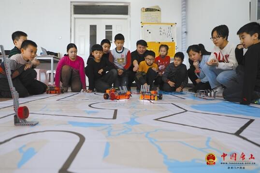 2019-02-19 09:34:33   寒假期间,丰润区青少年活动中心开设"寒假科技